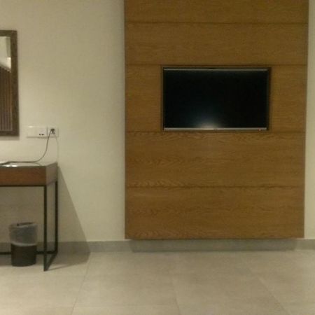 Regent Plaza Hotel & Convention Center Карачи Екстериор снимка
