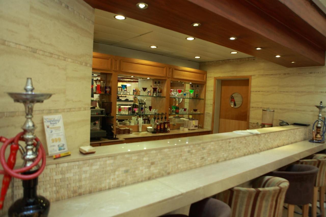 Regent Plaza Hotel & Convention Center Карачи Екстериор снимка