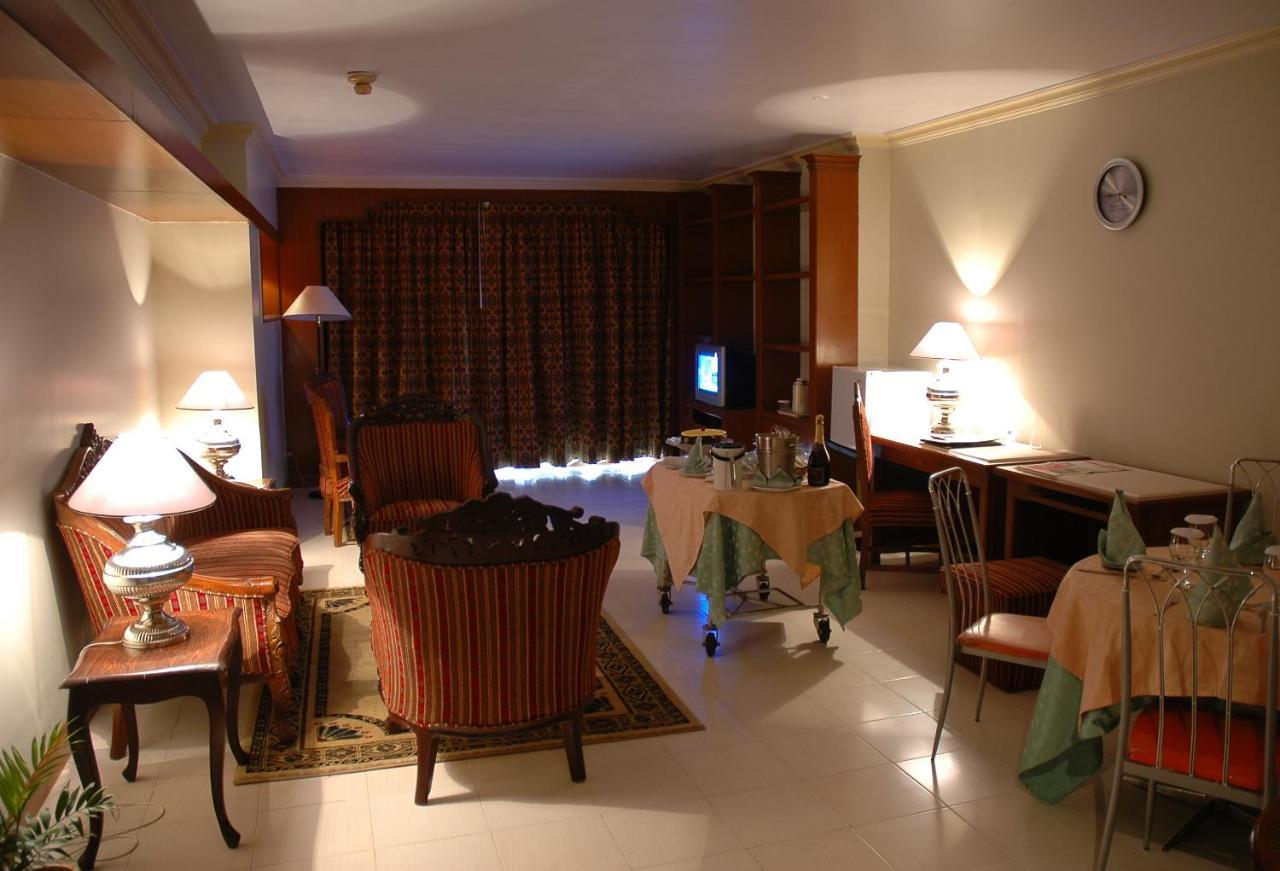 Regent Plaza Hotel & Convention Center Карачи Екстериор снимка