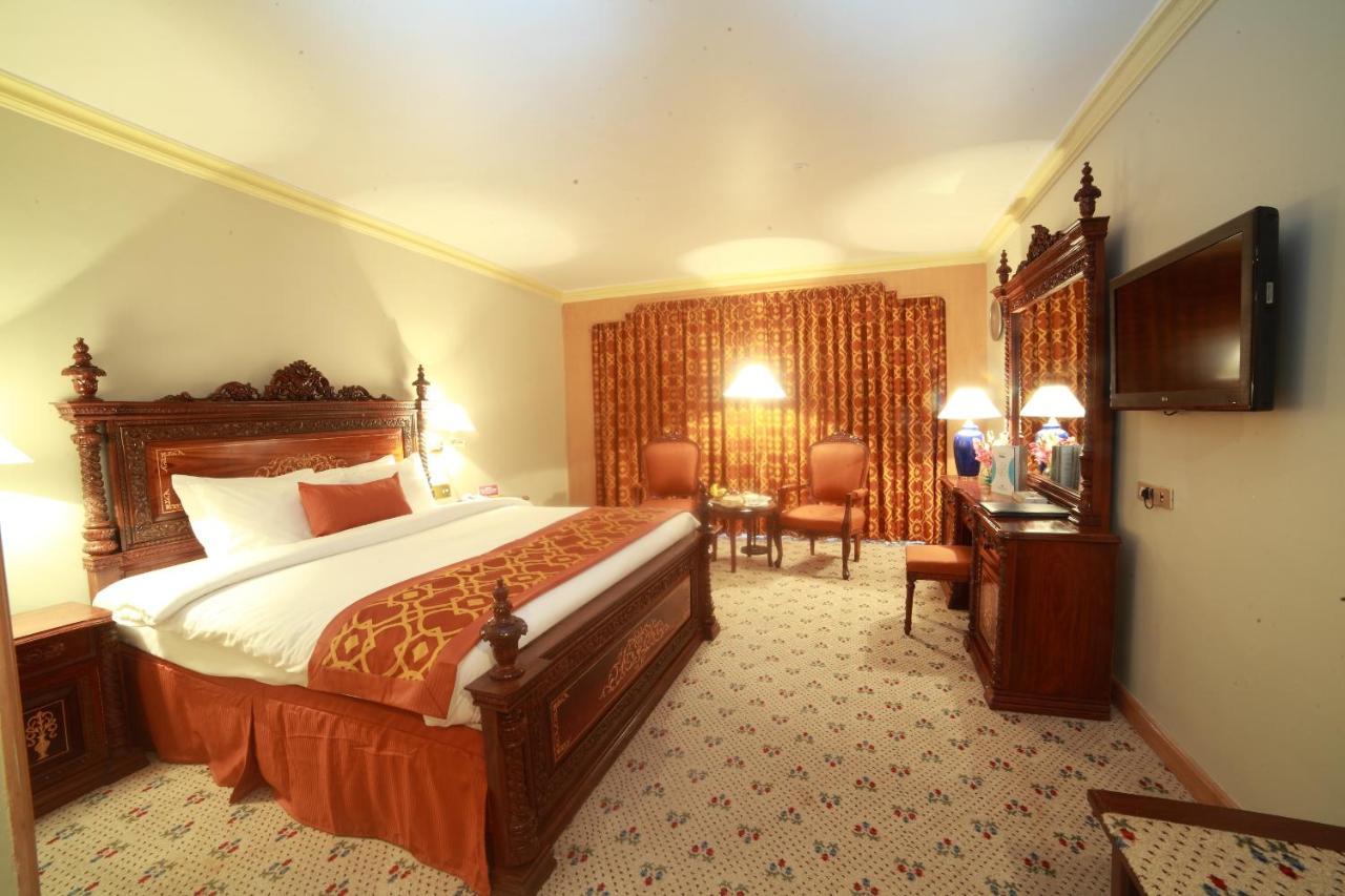 Regent Plaza Hotel & Convention Center Карачи Екстериор снимка