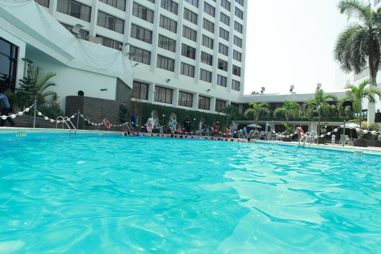 Regent Plaza Hotel & Convention Center Карачи Екстериор снимка