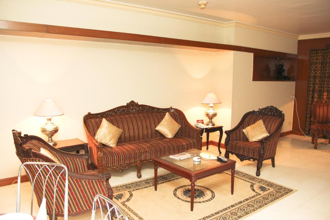 Regent Plaza Hotel & Convention Center Карачи Екстериор снимка