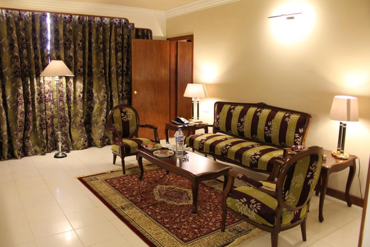 Regent Plaza Hotel & Convention Center Карачи Екстериор снимка