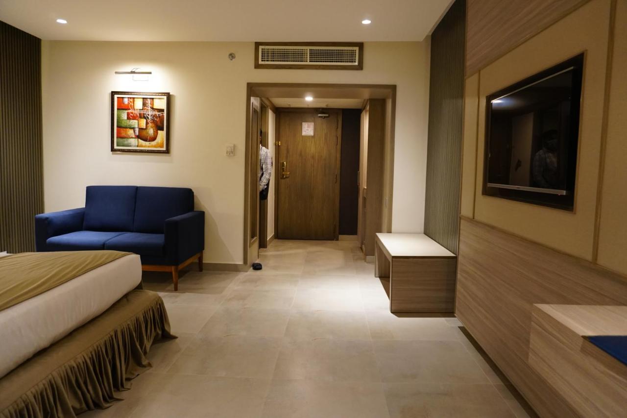 Regent Plaza Hotel & Convention Center Карачи Екстериор снимка