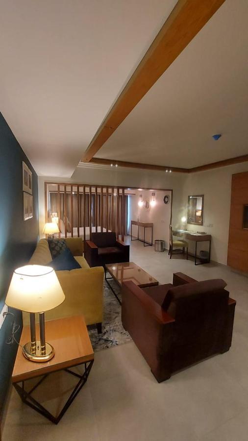 Regent Plaza Hotel & Convention Center Карачи Екстериор снимка