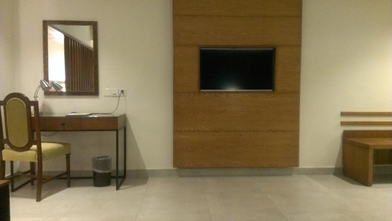 Regent Plaza Hotel & Convention Center Карачи Екстериор снимка
